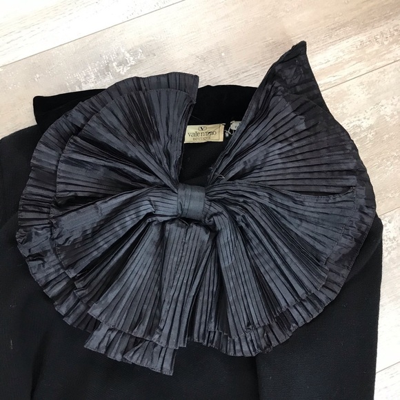 VALENTINO Vintage 80’s Cashmere Ruffle Bow Sweater - Picture 11 of 16